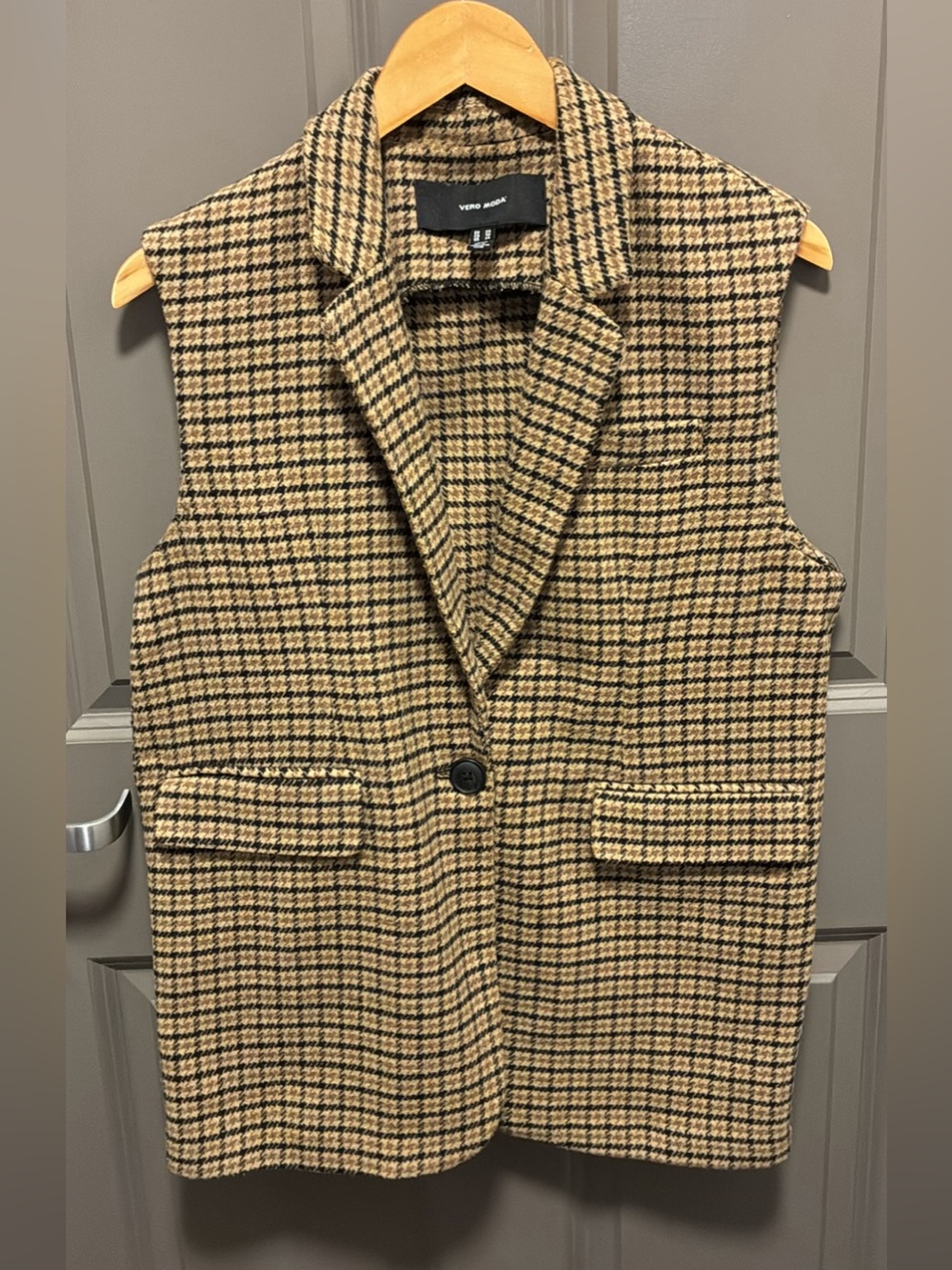 Vero Moda Tan and Black Houndstooth Sleeveless Blazer Vest
